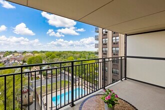 7855 Kennedy Blvd E, Unit 17H in North Bergen, NJ - Building Photo - Building Photo