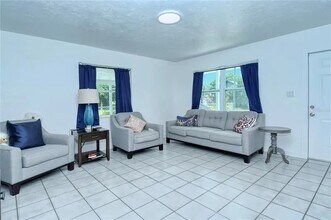 1428 16th St W in Bradenton, FL - Foto de edificio - Building Photo