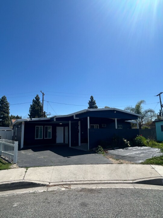 11933 206th St in Lakewood, CA - Building Photo