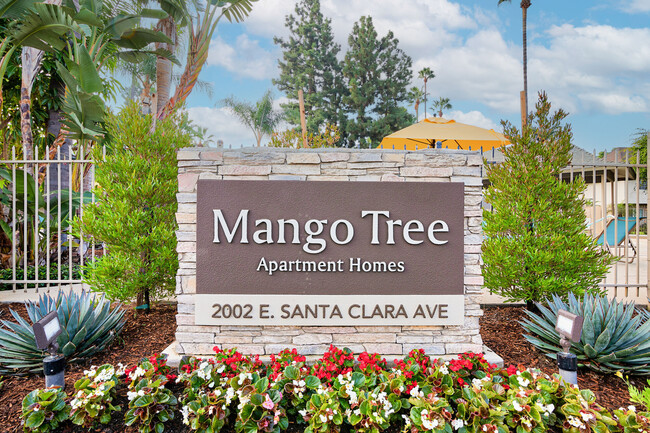 Mango Tree in Santa Ana, CA - Foto de edificio - Building Photo