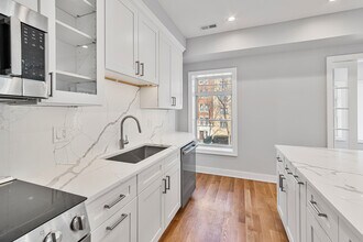 935 W Winona St, Unit 1N in Chicago, IL - Foto de edificio - Building Photo