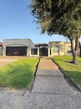 3811 Sandcliff Dr in Laredo, TX - Building Photo - Building Photo