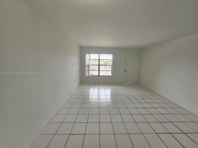 251 NW 177th St in Miami Gardens, FL - Building Photo - Building Photo