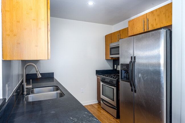 4th & Main in Los Angeles, CA - Building Photo - Interior Photo