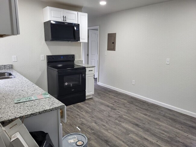 235 Bee St in San Antonio, TX - Building Photo - Building Photo