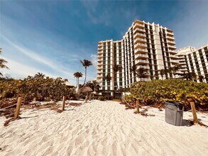 1121 Crandon Blvd in Key Biscayne, FL - Building Photo - Building Photo