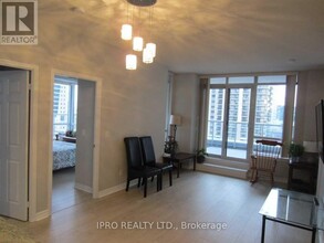 388-388 Prince of Wales Dr in Mississauga, ON - Building Photo - Building Photo
