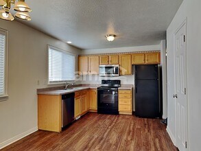 468 E 1480 N in Tooele, UT - Foto de edificio - Building Photo