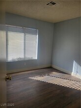 925 Willow Tree Dr in Las Vegas, NV - Building Photo - Building Photo