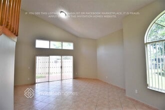 10004 SW 14th St in Pembroke Pines, FL - Foto de edificio - Building Photo