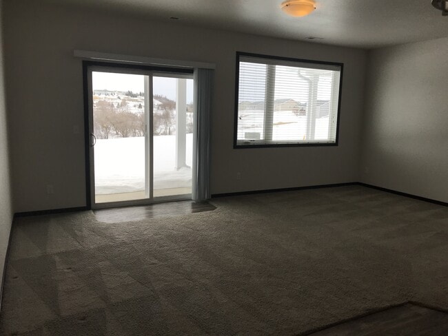 717 14th St SE in Mandan, ND - Building Photo - Building Photo