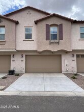 4073 E Amoroso Dr in Gilbert, AZ - Building Photo - Building Photo