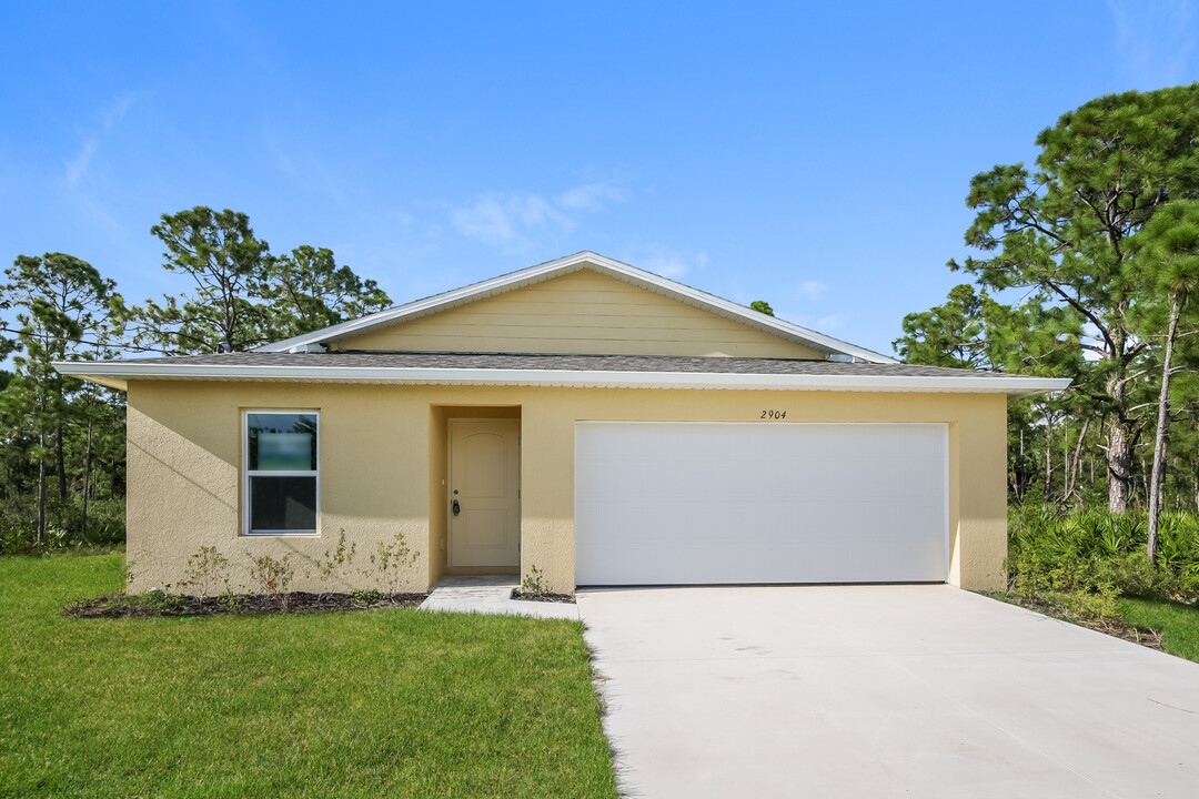 511 Placid Ave S in Lehigh Acres, FL - Foto de edificio