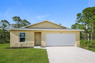 511 Placid Ave S in Lehigh Acres, FL - Building Photo - Building Photo