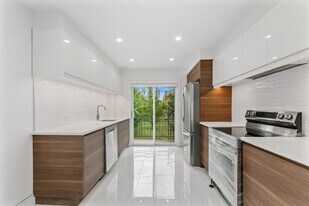 2630-2632 Modugno Rue in St. Laurent, QC - Building Photo