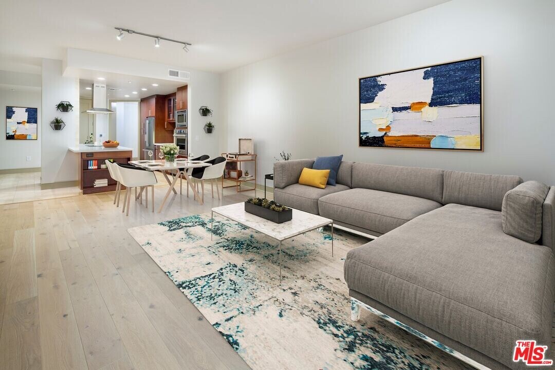 10700 Wilshire Blvd in Los Angeles, CA - Building Photo