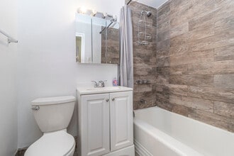 300 E 82nd St, Unit SI ID1032021P in New York, NY - Building Photo - Building Photo