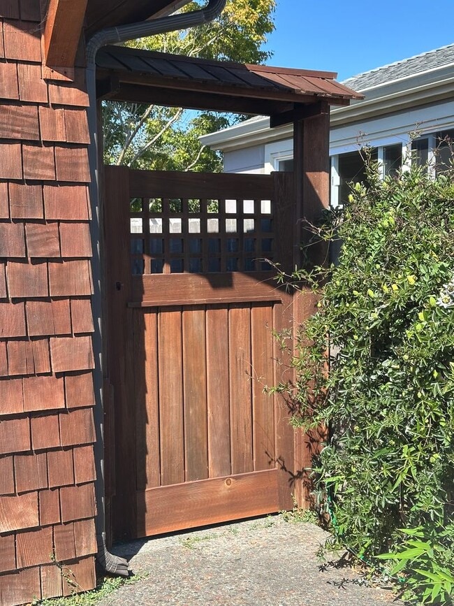 property at 1658 10th St