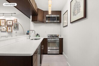 7 E 14th St in New York, NY - Building Photo - Building Photo