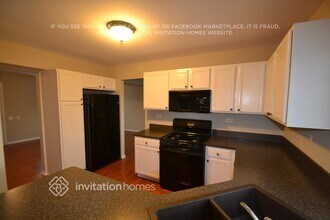 2521 Stanton Cir in Lake In The Hills, IL - Building Photo - Building Photo