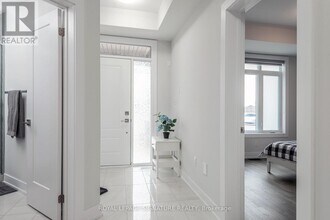 2166 Postmaster Dr in Oakville, ON - Building Photo - Building Photo