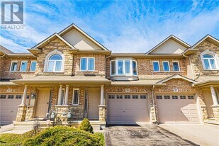 35 Charleswood Cres in Hamilton, ON - Building Photo