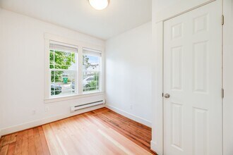 3208 Mcclintock Ave S in Seattle, WA - Building Photo - Building Photo