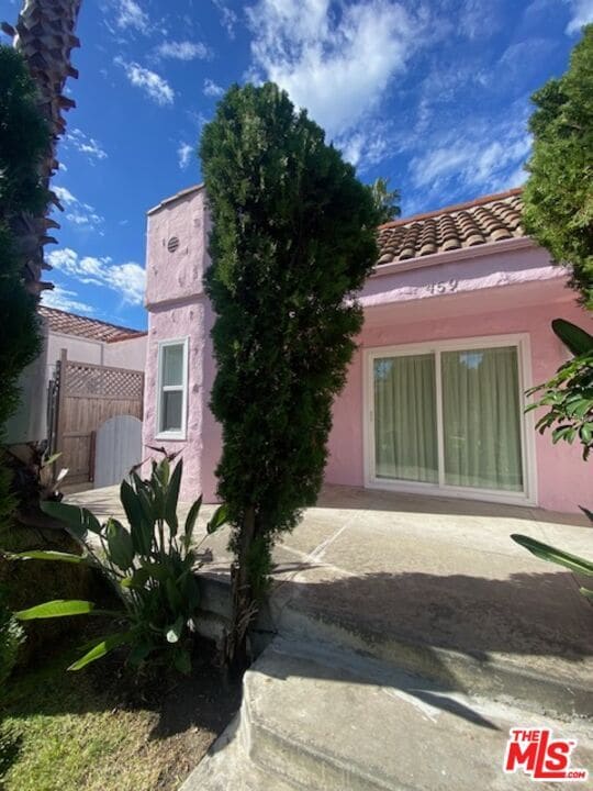 459 S Holt Ave in Los Angeles, CA - Building Photo - Building Photo