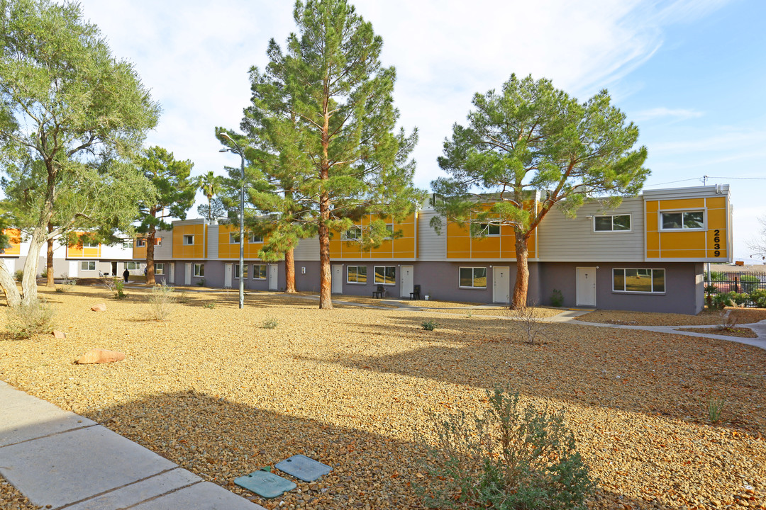 Centennial Park Arms Apartments in North Las Vegas, NV - Building Photo