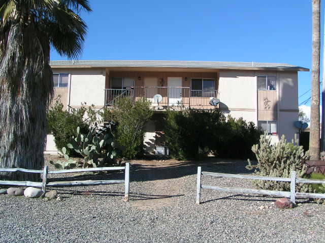 450 Palm Dr in Wickenburg, AZ - Foto de edificio