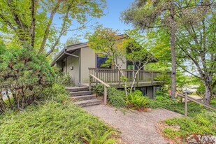 7514 SW Barnes Rd in Portland, OR - Building Photo