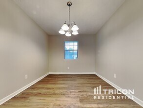 6095 Marbut Rd in Lithonia, GA - Building Photo - Building Photo