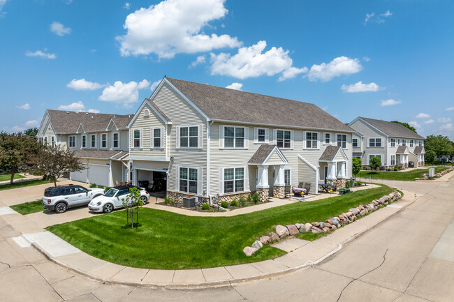 Villas at Bridgewood Pointe in West Des Moines, IA - Building Photo - Building Photo