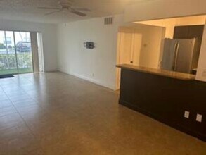 6387 Bay Club Dr, Unit 1 in Fort Lauderdale, FL - Foto de edificio - Building Photo