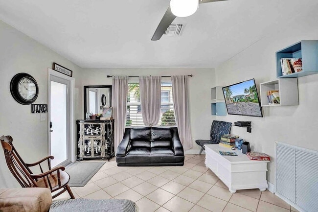 326 Walnut St in Hollywood, FL - Building Photo - Building Photo