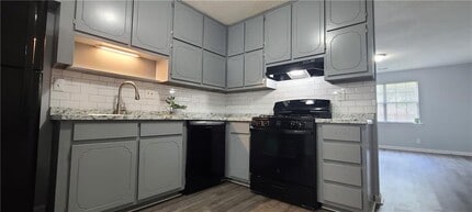 8460 Pineland Dr in Jonesboro, GA - Building Photo - Building Photo