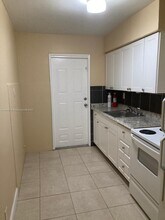 704 SE 21st St in Fort Lauderdale, FL - Foto de edificio - Building Photo