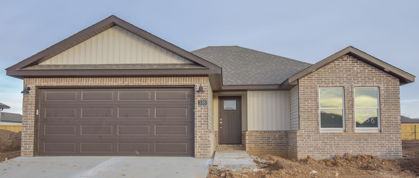 338 N Wyandotte St in Farmington, AR - Building Photo