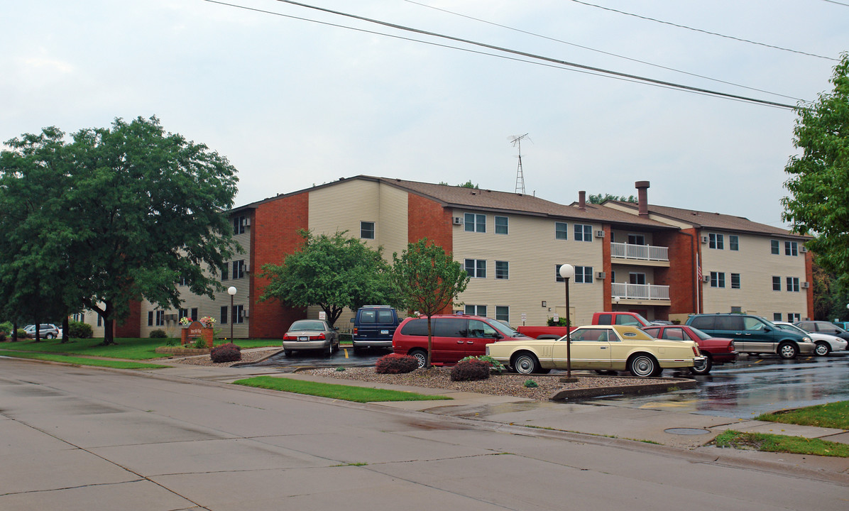 Spruce Hills Village in Bettendorf, IA - Building Photo