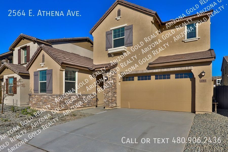 2564 E Athena Ave in Gilbert, AZ - Building Photo