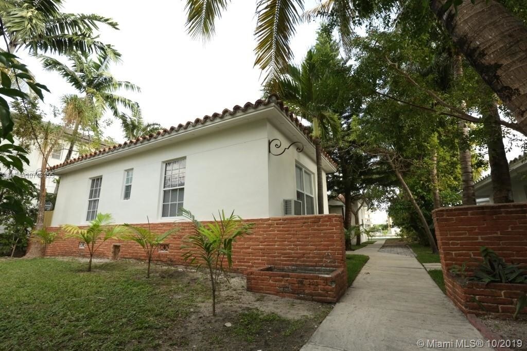 7905 Crespi Blvd-Unit -STUDIO in Miami Beach, FL - Building Photo