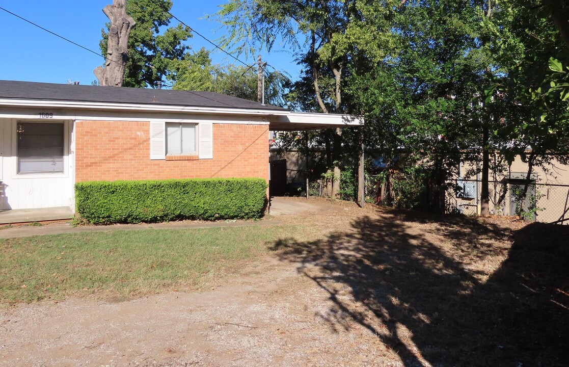 1609 Southpoint Dr in Tyler, TX - Building Photo