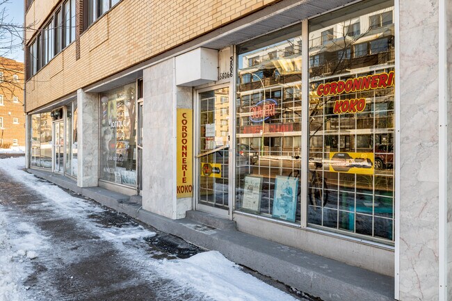 5802-5810 de la Côte-Saint-Luc in Montréal, QC - Building Photo - Building Photo