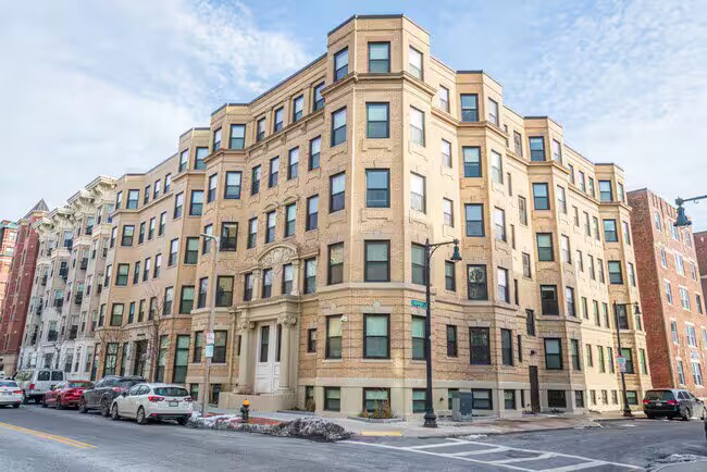 59 Hemenway St, Unit 11 in Boston, MA - Building Photo