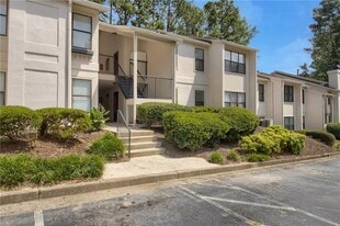 2510 Huntingdon Chase in Atlanta, GA - Building Photo