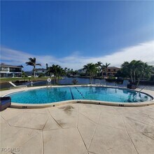 828 Victoria Dr in Cape Coral, FL - Building Photo - Building Photo