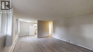 10114-10105 105 Ave in Grande Prairie, AB - Building Photo - Building Photo
