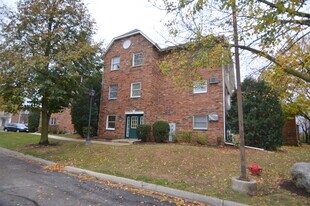 4408 W Shamrock Ln in McHenry, IL - Building Photo