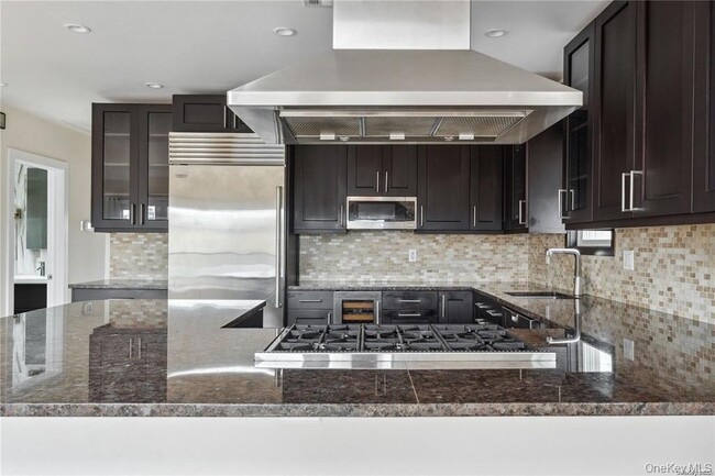 225 E Walnut St in Long Beach, NY - Building Photo - Building Photo