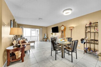 2769 Ashley Dr W in West Palm Beach, FL - Building Photo - Building Photo